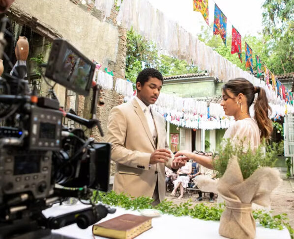 João Pedro (Juan Paiva) e Sandra (Giullia Buscacio) em Renascer