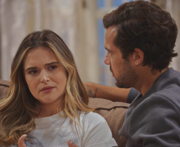 Electra (Juliana Paiva) e Luca (Jayme Matarazzo) em Família é Tudo