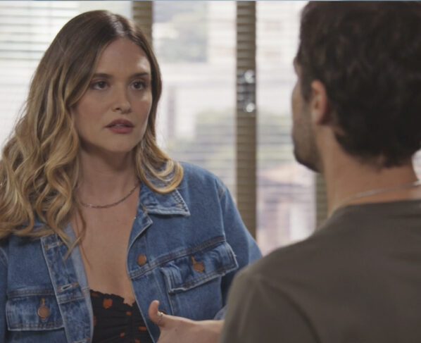 Electra (Juliana Paiva) e Luca (Jayme Matarazzo) em Família é Tudo