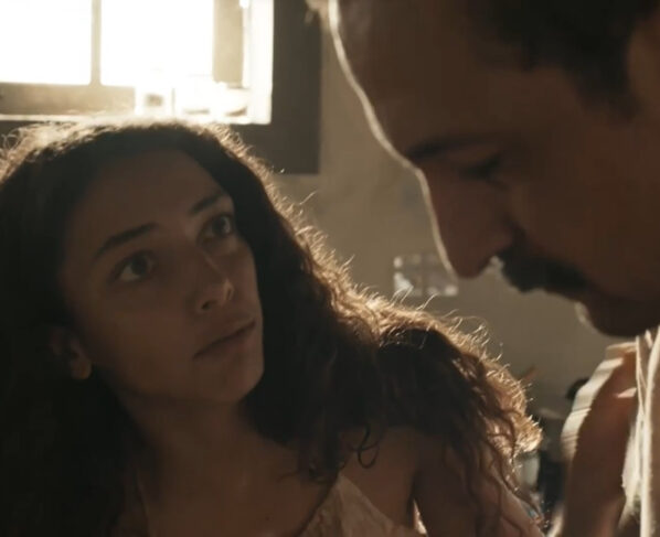 Joana (Alice Carvalho) e Tião Galinha (Irandhir Santos) em Renascer (Divulgação / TV Globo)