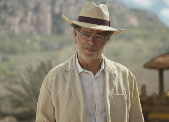 Ariosto (Eduardo Moscovis) em No Rancho Fundo