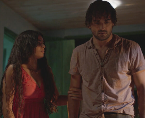 Quinota (Larissa Bocchino) e Artur (Túlio Starling) em No Rancho Fundo