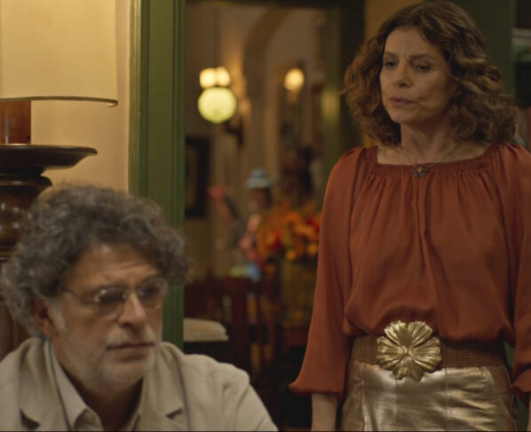 Deodora (Débora Bloch) e Ariosto (Eduardo Moscovis) em No Rancho Fundo