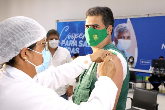 Prefeito teria liderado esquema para furar fila de vacinas da covid durante a pandemia.