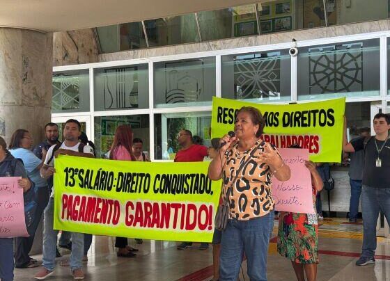 Servidores protestam contra prefeito Emanuel Pinheiro.