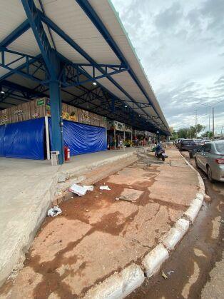 Em conversa com engenheiros e encarregados da obra, o prefeito constatou que ainda há muito a ser feito antes que a conclusão seja alcançada.