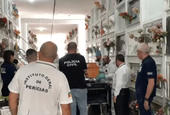 A exumação do corpo de Paulo foi realizada no Cemitério São Vicente, em Canoas (RS)