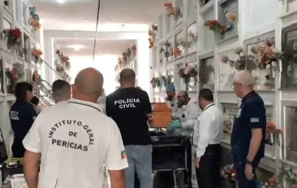 A exumação do corpo de Paulo foi realizada no Cemitério São Vicente, em Canoas (RS)