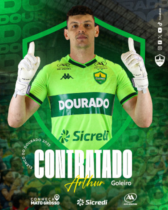 Arthur iniciou a carreira no Joinville e atuou ainda pelo Coritiba, Foz do Iguaçu, CRB, Mirassol e Londrina.