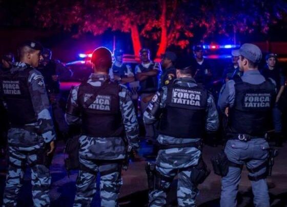 Com um dos criminosos foi apreendida uma submetralhadora e com o outro, um revólver calibre 32.