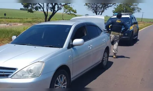 
						
							PRF apreende 247 kg de maconha em carro com placas do Paraguai
						
						