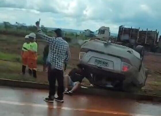 Segundo a Nova Rota do Oeste, concessionária que administra o trecho, o condutor teria perdido o controle do carro e capotado no canteiro central da rodovia.