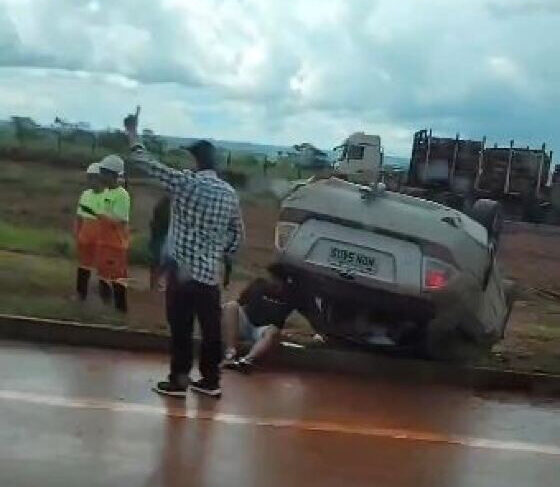 Segundo a Nova Rota do Oeste, concessionária que administra o trecho, o condutor teria perdido o controle do carro e capotado no canteiro central da rodovia.