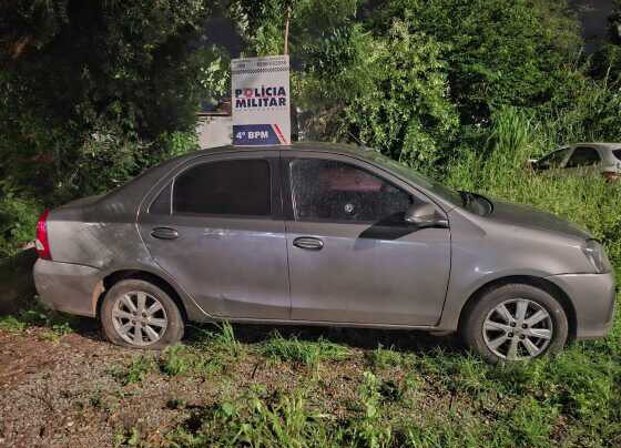 O criminoso dirigia um carro que ele havia roubado no dia 20 de fevereiro