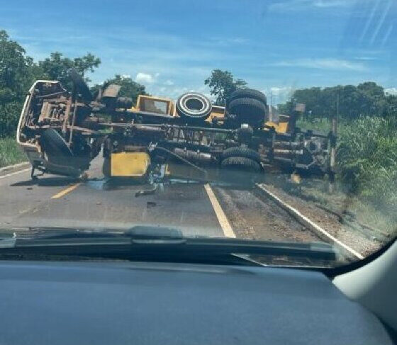 O acidente acontece na tarde desta sexta-feira (21), em Água Boa