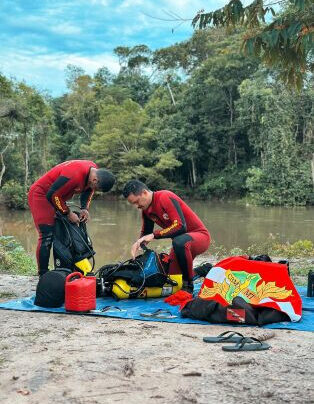 Equipes de mergulho do Corpo de Bombeiros foram mobilizadas no dia do desaparecimento e realizaram buscas no local, com base nas informações sobre o último ponto de avistamento da vítima