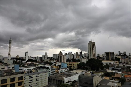 Segundo o Inmet, a partir desta quarta-feira, a previsão é de muita chuva em Cuiabá.