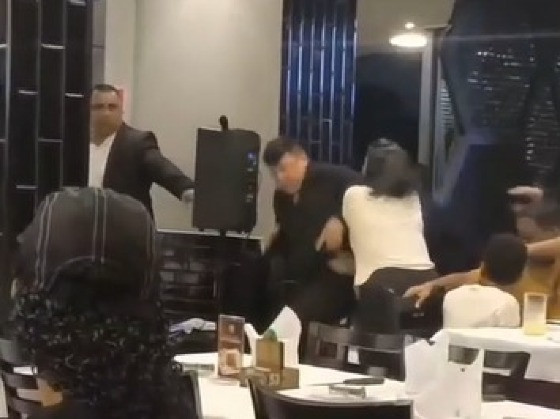 Garçons trocaram socos na frente de clientes em churrascaria