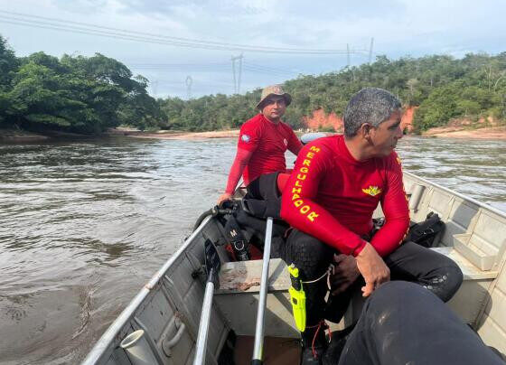 Bombeiros fizeram o resgate do corpo.