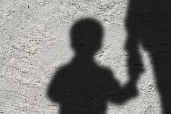 A mãe vinha tem submetendo o filho a intenso sofrimento físico ou mental