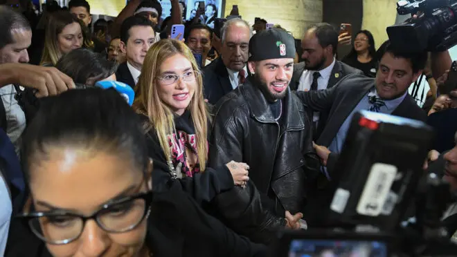 Virginia no Senado com o marido, Zé Felipe: dona de uma fortuna estimada em R$ 400 milhões.