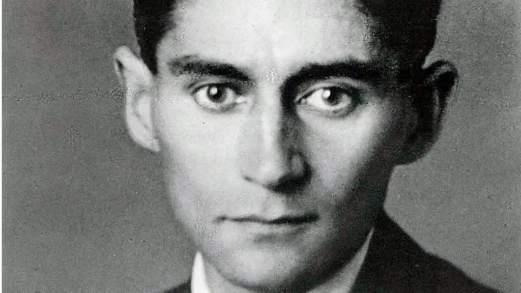 A expressão "Kafkaniano" vem de Franz Kafka, autor de inúmeros livros de renome.