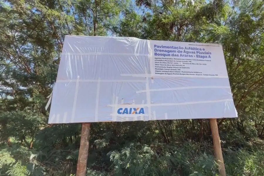 Cidades brasileiras acordam com placas encobertas; entenda a razão