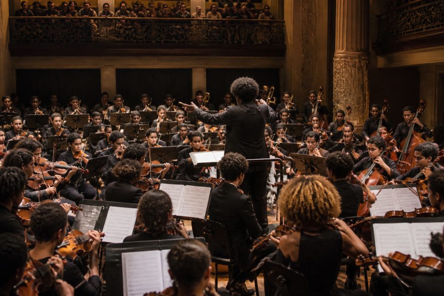 Da periferia para o mundo: concerto marca 20 anos de projeto no Recife