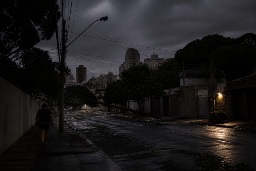 Ribeirão Preto ainda sem energia após forte tempestade na região