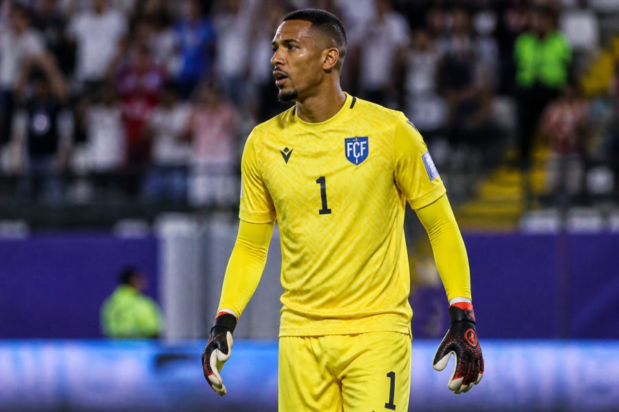 Goleiro Vozinha, destaque da Copa, é contratado pelo Colo Colo do Chile