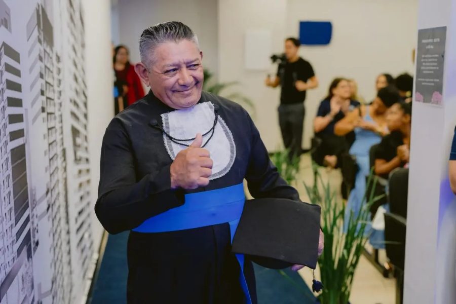 Aos 63 anos, pedreiro conclui ensino médio após 41 anos longe da escola em MT