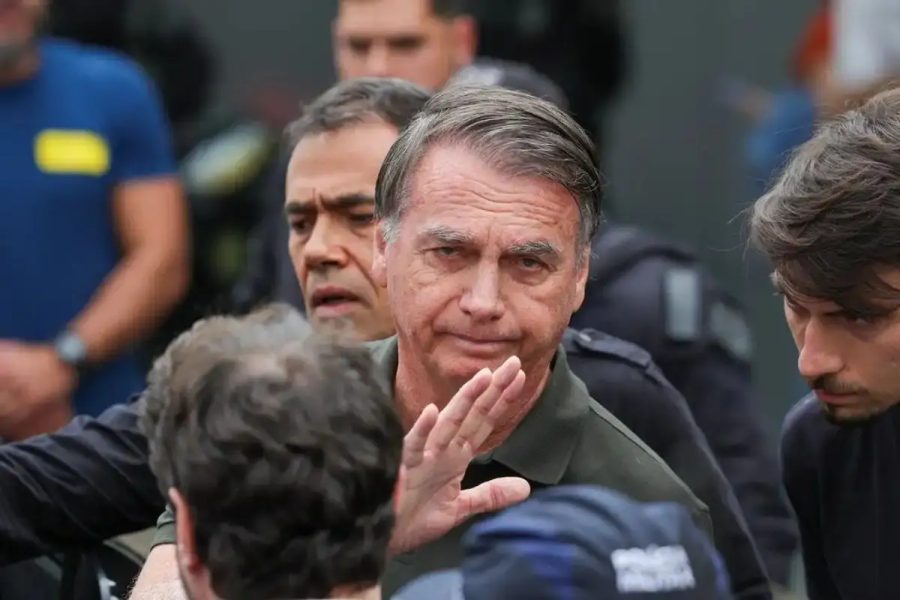 Bolsonaro solicita liberação para consulta odontológica em meio à prisão