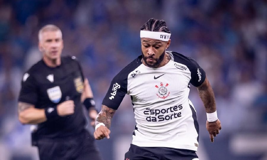 É oficial: Memphis Depay deixa de ganhar milhões, vence política e renova com Corinthians