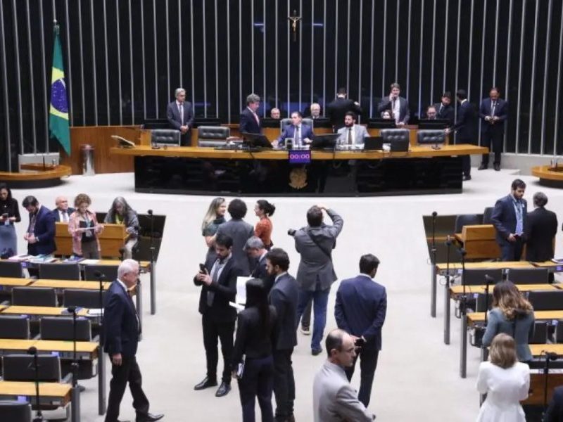Câmara dos Deputados aprova fim da “taxa das blusinhas”