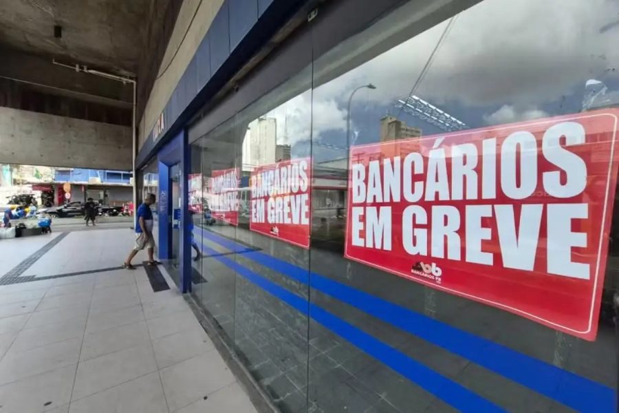 Caixa Econômica Federal propõe prêmio de R$ 3 mil a funcionários