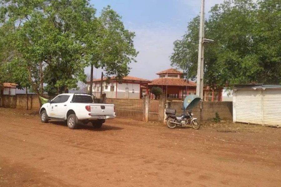 Diretor de escola afastado por pressão por votos em candidato