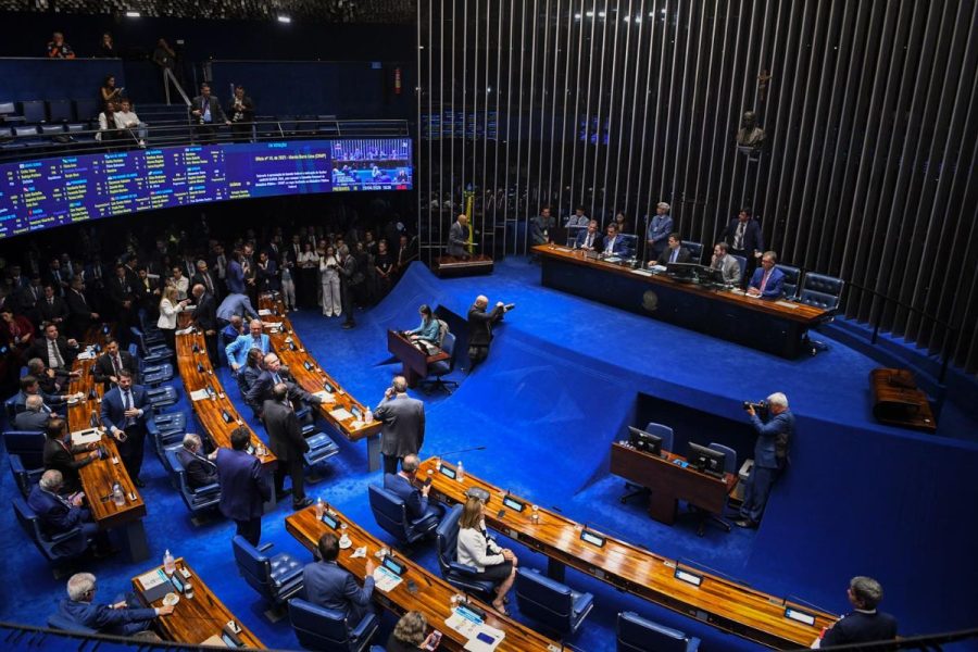 Senado adia votação da PEC sobre escala 6×1 para após eleições