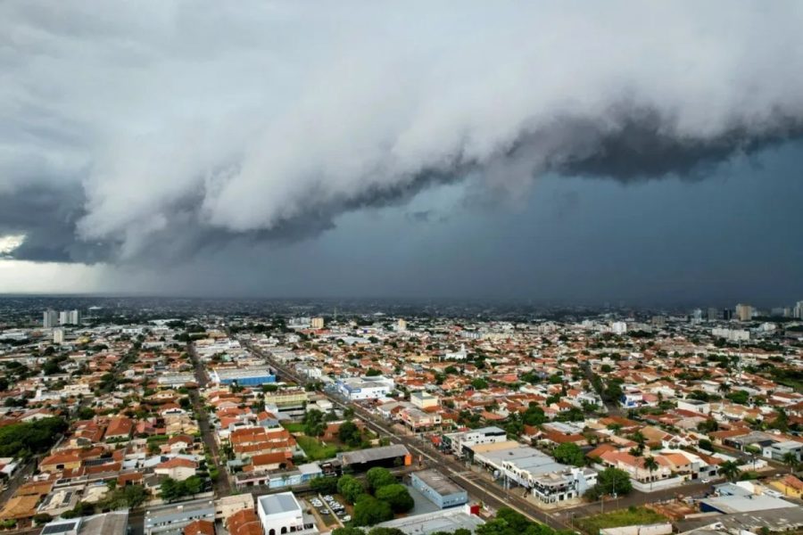 Frente fria traz chuvas e mudanças climáticas para MS neste sábado