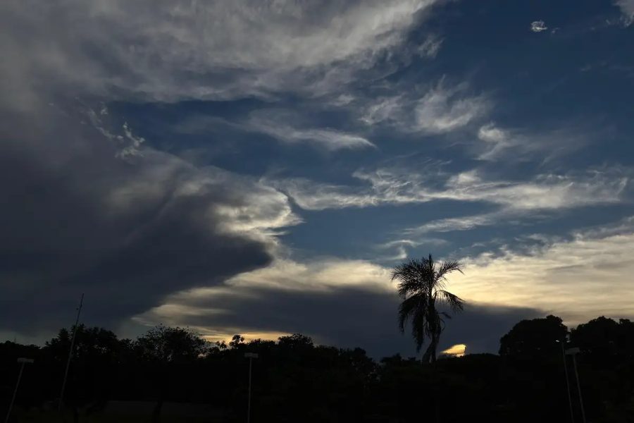Frente fria traz temporais, ventania e derruba temperaturas em MS