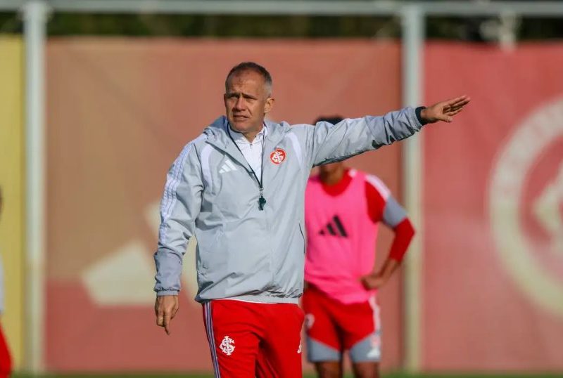Internacional contrata técnico Eduardo Baptista até o fim da temporada