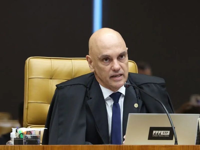 Moraes solicita investigação sobre André Mendonça por suspeitas de crimes