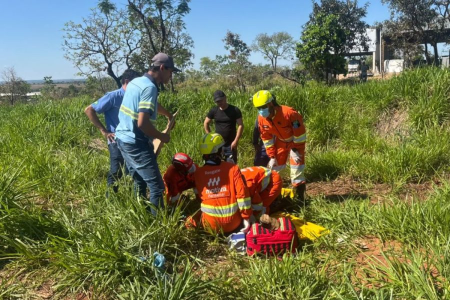 Pai gravemente ferido e filha de 3 anos resgatada em acidente na BR-163