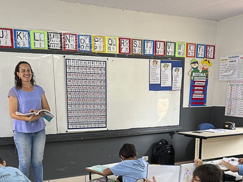 Prefeitura sanciona reajuste de 5,4% no salário dos professores municipais