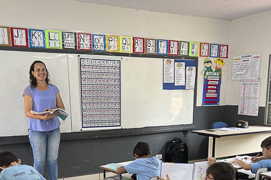Prefeitura sanciona reajuste de 5,4% no salário dos professores municipais