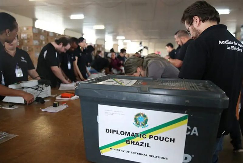 Quase 1 milhão de brasileiros no exterior poderão votar nas eleições