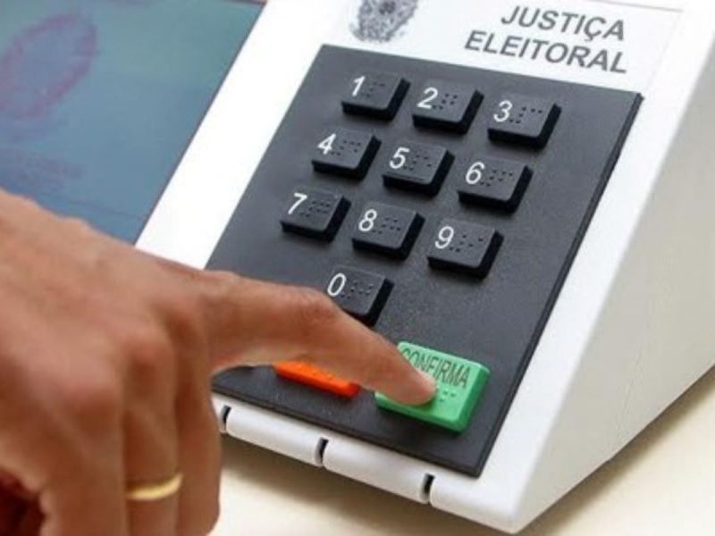 Trabalha no domingo da eleição? Veja seus direitos para sair e votar