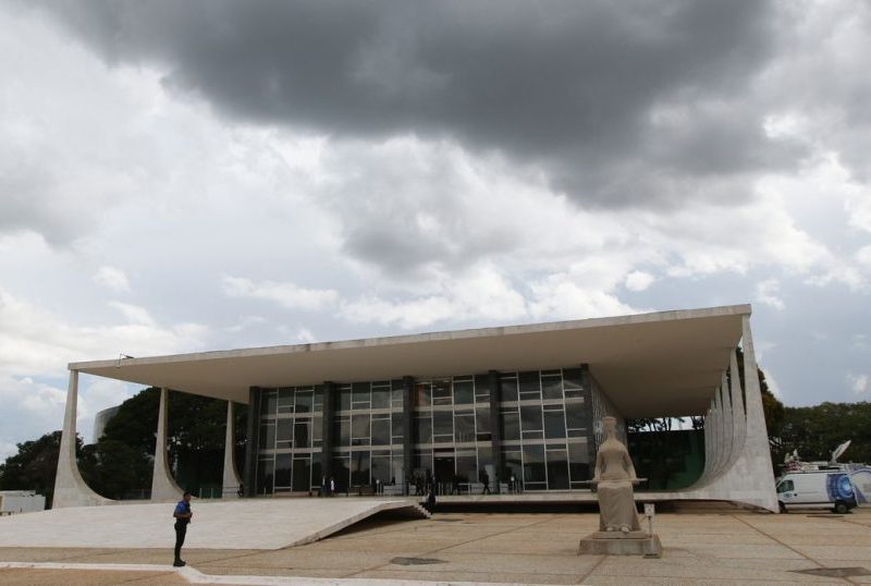 Zambelli pede ao STF salvo-conduto para vir ao Brasil votar na mãe