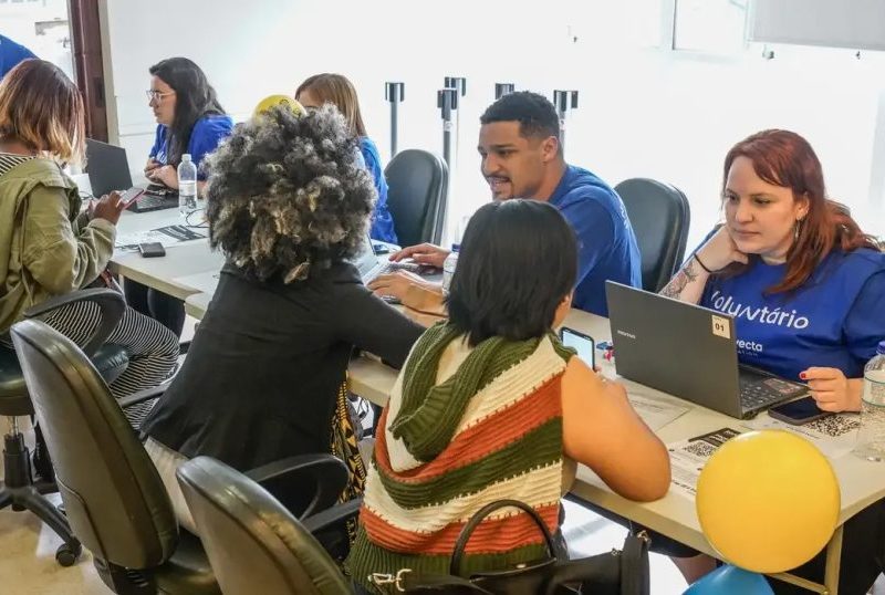 Iniciativa em São Paulo facilita emprego para refugiados e migrantes