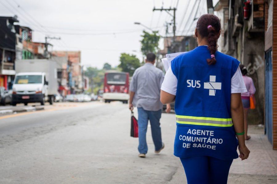 Agentes de saúde têm idade para aposentadoria reduzida; veja as novas regras