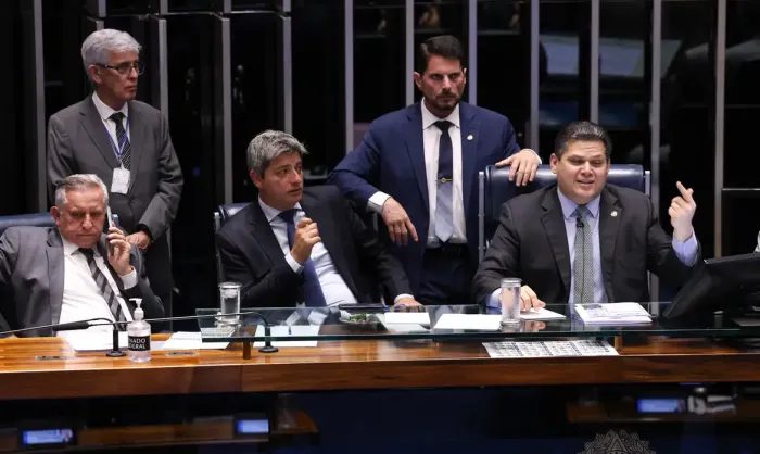 Alcolumbre suspende votação da PEC da Segurança Pública no Senado